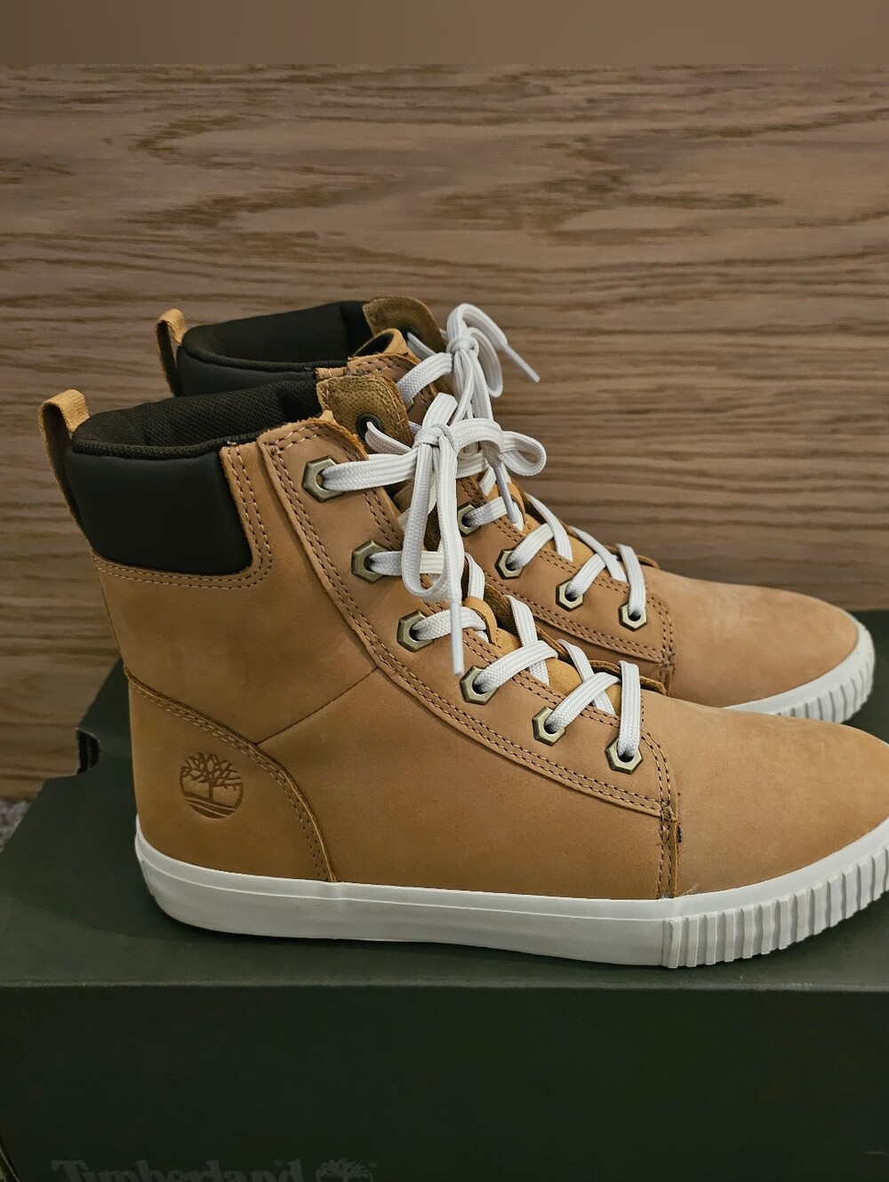 TIMBERLAND WOMEN SKYLA BOOTS